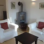 Gut-rattelvitz-galerie-e-hochwertig-sauna-kamin-etankstelle-spielscheune-15-000qm-park-land