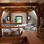 Gut-rattelvitz-galerie-e-hochwertig-sauna-kamin-etankstelle-spielscheune-15-000qm-park-land