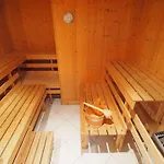 Gut-rattelvitz-galerie-e-hochwertig-sauna-kamin-etankstelle-spielscheune-15-000qm-park-land Daire Gingst