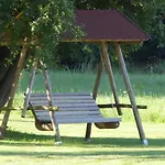 Daire Gut-rattelvitz-galerie-e-hochwertig-sauna-kamin-etankstelle-spielscheune-15-000qm-park-land Gingst