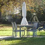 Gut-rattelvitz-galerie-e-hochwertig-sauna-kamin-etankstelle-spielscheune-15-000qm-park-land Gingst