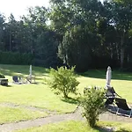 Gut-rattelvitz-galerie-e-hochwertig-sauna-kamin-etankstelle-spielscheune-15-000qm-park-land