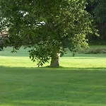 Gut-rattelvitz-galerie-e-hochwertig-sauna-kamin-etankstelle-spielscheune-15-000qm-park-land Daire *