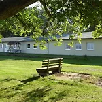 Gut-rattelvitz-galerie-e-hochwertig-sauna-kamin-etankstelle-spielscheune-15-000qm-park-land Daire
