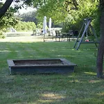 Gut-rattelvitz-galerie-e-hochwertig-sauna-kamin-etankstelle-spielscheune-15-000qm-park-land *
