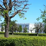 Gut-rattelvitz-galerie-e-hochwertig-sauna-kamin-etankstelle-spielscheune-15-000qm-park-land Gingst