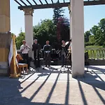 Gut-rattelvitz-galerie-e-hochwertig-sauna-kamin-etankstelle-spielscheune-15-000qm-park-land Daire *