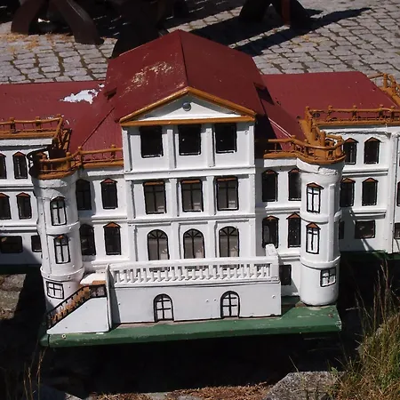 Gut-rattelvitz-galerie-e-hochwertig-sauna-kamin-etankstelle-spielscheune-15-000qm-park-land