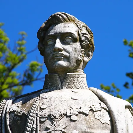 Gut-rattelvitz-galerie-e-hochwertig-sauna-kamin-etankstelle-spielscheune-15-000qm-park-land * Gingst