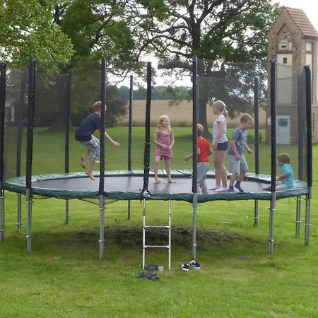 Apartament Gut-rattelvitz-galerie-e-hochwertig-sauna-kamin-etankstelle-spielscheune-15-000qm-park-land