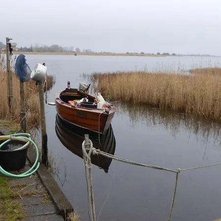 Gut-rattelvitz-galerie-e-hochwertig-sauna-kamin-etankstelle-spielscheune-15-000qm-park-land Apartament *