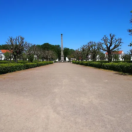 Gut-rattelvitz-galerie-e-hochwertig-sauna-kamin-etankstelle-spielscheune-15-000qm-park-land Apartament