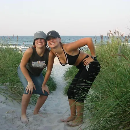 Gut-rattelvitz-galerie-e-hochwertig-sauna-kamin-etankstelle-spielscheune-15-000qm-park-land Gingst