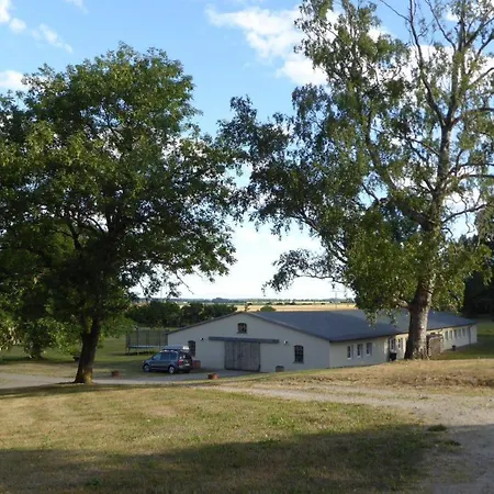 Gut-rattelvitz-galerie-e-hochwertig-sauna-kamin-etankstelle-spielscheune-15-000qm-park-land Apartment Gingst