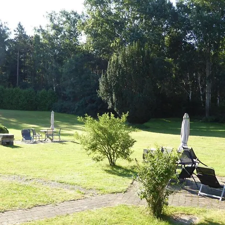 Gut-rattelvitz-galerie-e-hochwertig-sauna-kamin-etankstelle-spielscheune-15-000qm-park-land Apartament