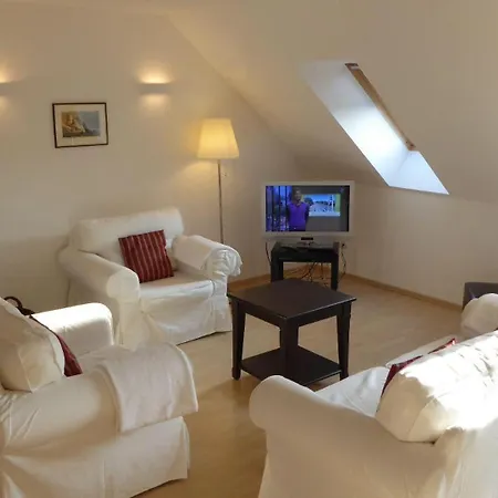 Gut Rattelvitz Galerie E, Hochwertig, Sauna, Kamin, Etankstelle, Spielscheune, 15.000qm Park Land Apartment *