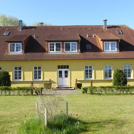 Gut Rattelvitz Galerie E, Hochwertig, Sauna, Kamin, Etankstelle, Spielscheune, 15.000qm Park Land Gingst