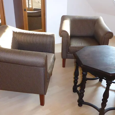 Gut Rattelvitz Galerie E, Hochwertig, Sauna, Kamin, Etankstelle, Spielscheune, 15.000qm Park Land Apartment Gingst