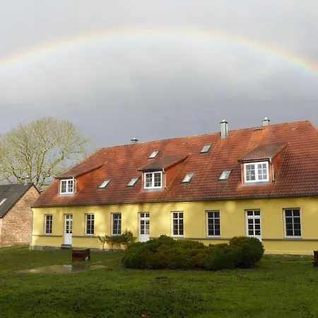 Apartment Gut Rattelvitz Galerie E, Hochwertig, Sauna, Kamin, Etankstelle, Spielscheune, 15.000qm Park Land Gingst