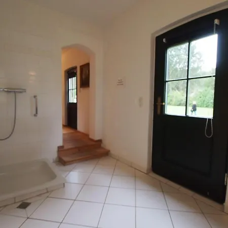 Gut Rattelvitz Galerie E, Hochwertig, Sauna, Kamin, Etankstelle, Spielscheune, 15.000qm Park Land Apartment