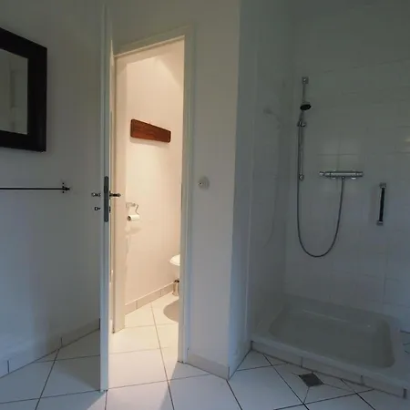Apartment Gut Rattelvitz Galerie E, Hochwertig, Sauna, Kamin, Etankstelle, Spielscheune, 15.000qm Park Land Gingst