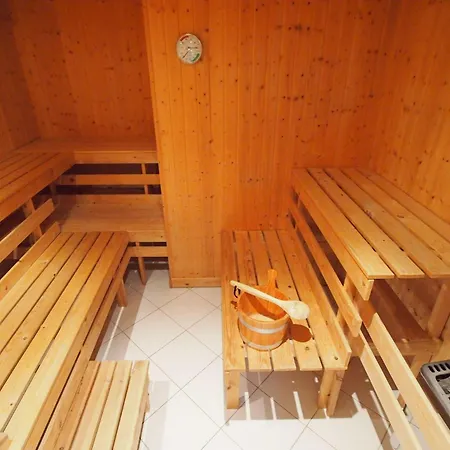 Gut Rattelvitz Galerie E, Hochwertig, Sauna, Kamin, Etankstelle, Spielscheune, 15.000qm Park Land Apartment Gingst