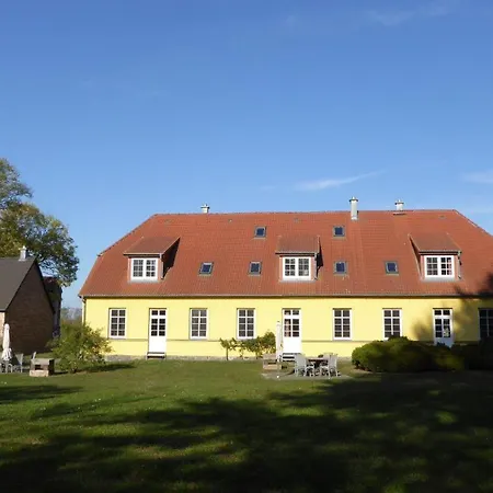 Gut Rattelvitz Galerie E, Hochwertig, Sauna, Kamin, Etankstelle, Spielscheune, 15.000qm Park Land Apartment *