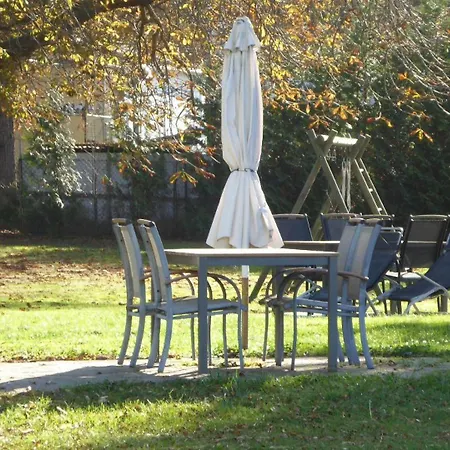 Gut Rattelvitz Galerie E, Hochwertig, Sauna, Kamin, Etankstelle, Spielscheune, 15.000qm Park Land Gingst