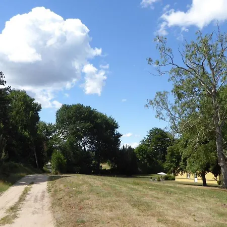Apartment Gut Rattelvitz Galerie E, Hochwertig, Sauna, Kamin, Etankstelle, Spielscheune, 15.000qm Park Land Gingst