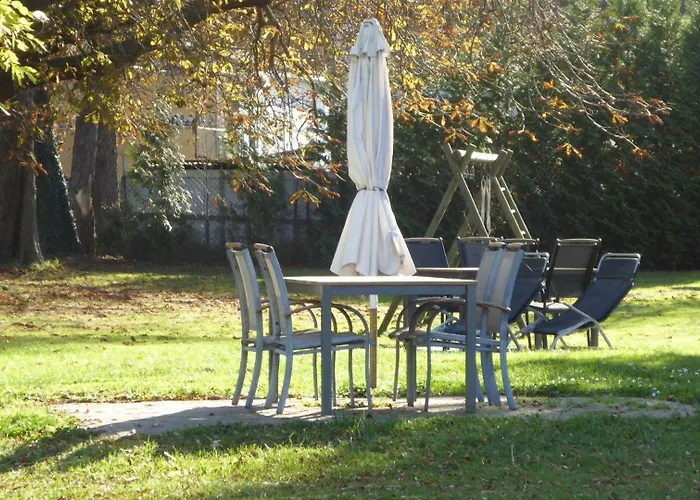 Gut-rattelvitz-galerie-e-hochwertig-sauna-kamin-etankstelle-spielscheune-15-000qm-park-land Gingst