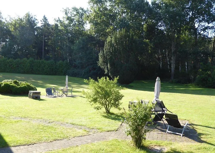 Gut-rattelvitz-galerie-e-hochwertig-sauna-kamin-etankstelle-spielscheune-15-000qm-park-land