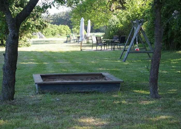 Gut-rattelvitz-galerie-e-hochwertig-sauna-kamin-etankstelle-spielscheune-15-000qm-park-land *